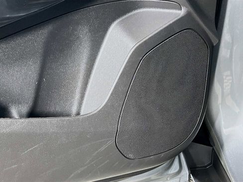 Used 2025 Chevrolet Trax LT w/ LT Convenience Package FWD image 18