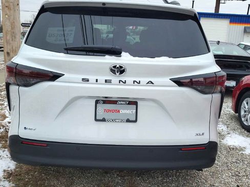 Used 2026 Toyota Sienna XLE image 4