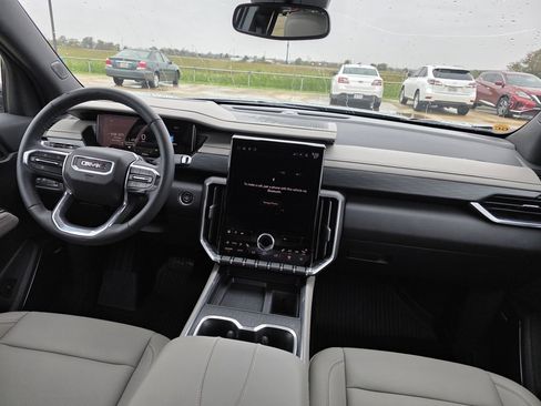 Used 2025 GMC Acadia Elevation w/ Elevation Premium Package image 10