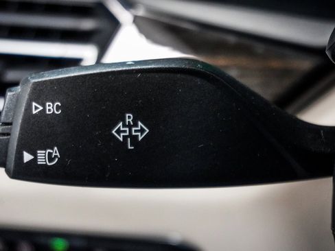 Used 2020 BMW X5 M50i w/ Premium Package image 34