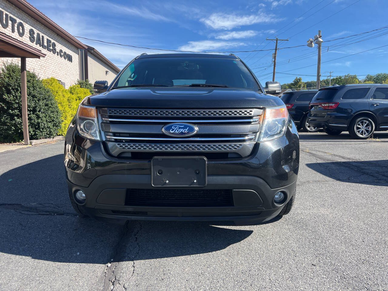 Used 2015 Ford Explorer XLT w/ Equipment Group 202B AWD/4WD image 3