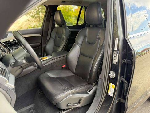 Used 2017 Volvo XC90 T6 Momentum w/ Vision Package image 8
