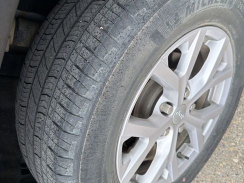 Used 2022 Jeep Grand Cherokee Limited image 5