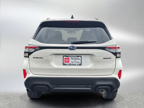 Used 2025 Subaru Forester Touring AWD/4WD image 4