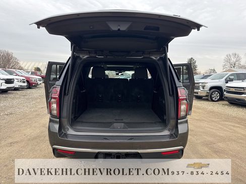 Used 2021 Chevrolet Suburban LT w/ Luxury Package image 31
