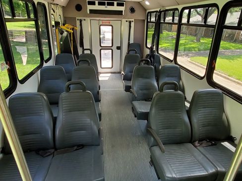 Used 2016 Ford E-350 and Econoline 350 Super Duty w/ Shuttle Bus Prep Package RWD image 24