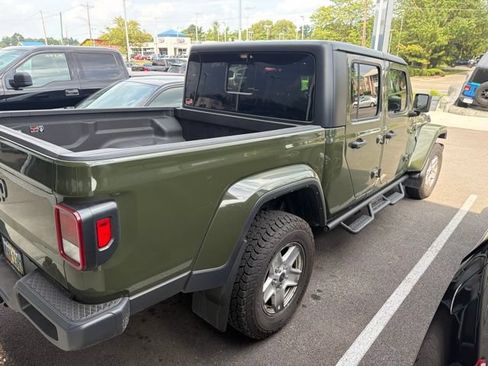 Used 2023 Jeep Gladiator Sport AWD/4WD image 3