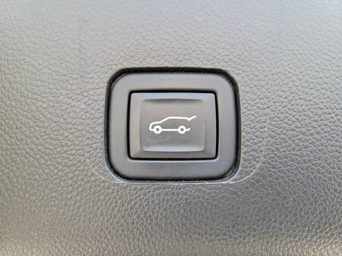 Used 2023 Chevrolet Traverse LT AWD/4WD image 10