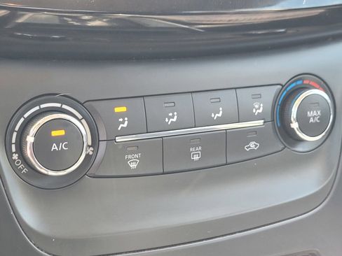 Used 2017 Nissan Sentra SV FWD image 19
