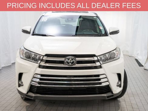 Used 2019 Toyota Highlander Limited FWD image 2