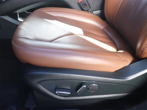 Used 2022 Lincoln Nautilus Reserve image 16