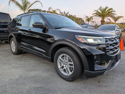 New 2026 Ford Explorer Active w/ Active Comfort Package image 3