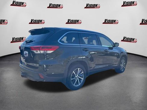Used 2018 Toyota Highlander XLE w/ Carpet Mat Package (TMS) AWD/4WD image 5