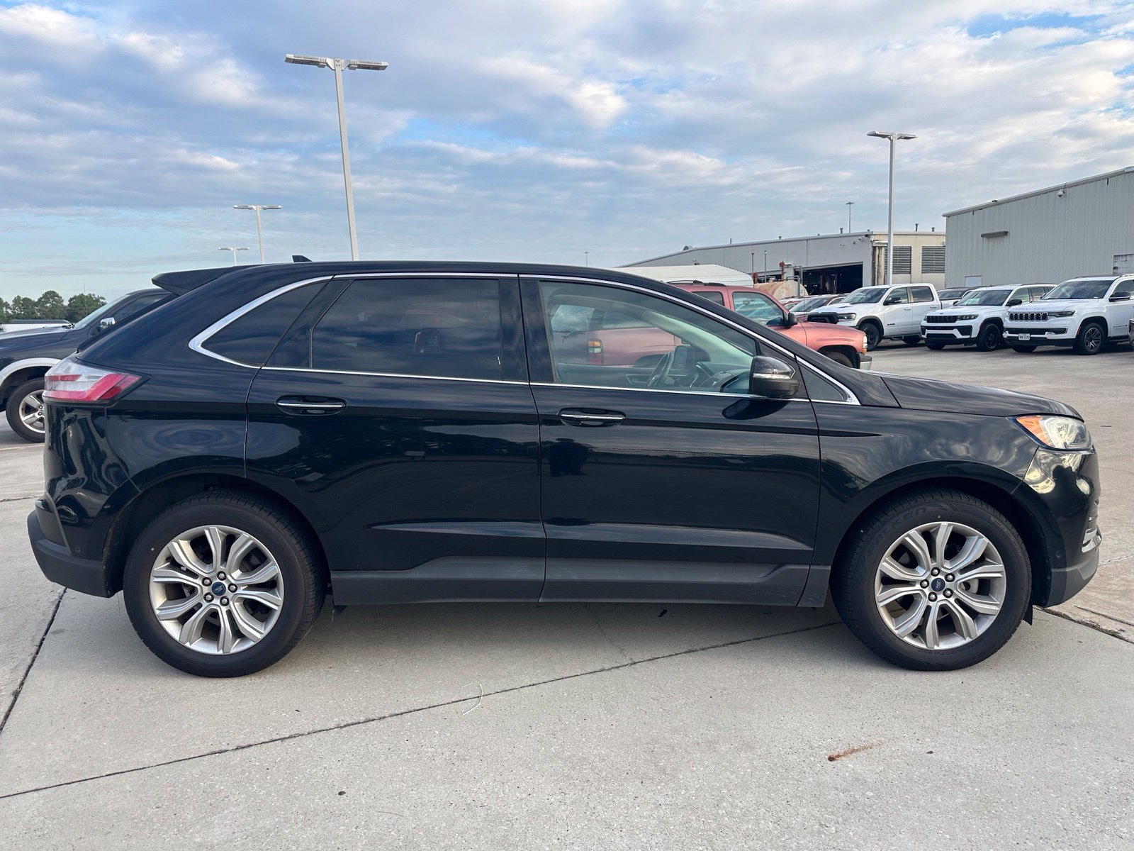 Used 2019 Ford Edge Titanium w/ Equipment Group 301A FWD image 8