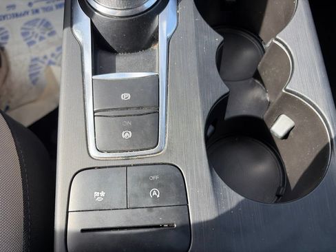 Used 2020 Ford Escape SE FWD image 9