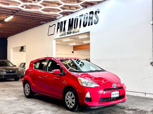 Used 2014 Toyota Prius C Three FWD image 1