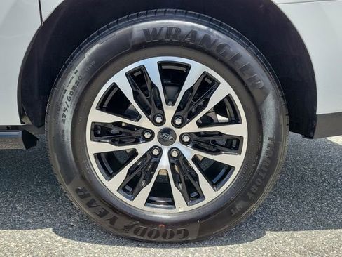 Used 2025 Ford Expedition Max Platinum AWD/4WD image 5