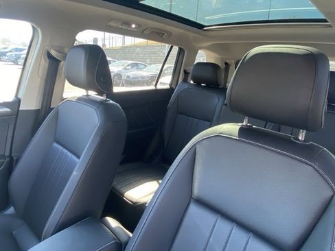 Used 2023 Volkswagen Tiguan SE w/ Panoramic Sunroof Package image 5