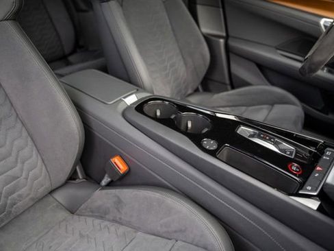 Used 2022 Audi e-tron GT Premium Plus AWD/4WD image 40