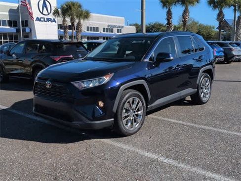 Used 2021 Toyota RAV4 XLE Premium image 4