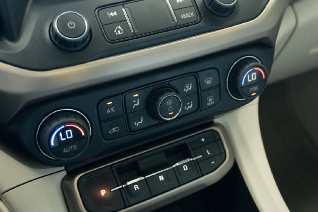 Used 2023 GMC Acadia Denali FWD image 32