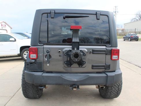 Used 2018 Jeep Wrangler Unlimited Sport S AWD/4WD image 2