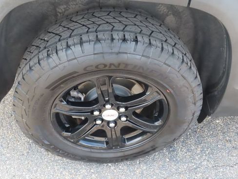 Used 2023 GMC Acadia AT4 w/ Technology Package AWD/4WD image 14