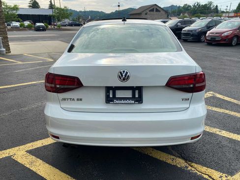 Used 2017 Volkswagen Jetta SE FWD image 13