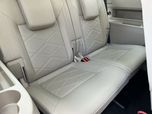 Certified 2025 Volkswagen Atlas SE AWD/4WD image 12