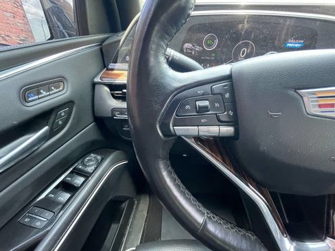 Used 2023 Cadillac Escalade ESV Premium Luxury AWD/4WD image 18