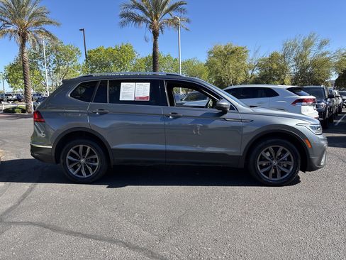 Used 2022 Volkswagen Tiguan SE FWD image 5