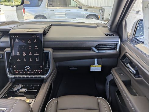 New 2026 GMC Yukon XL Denali Ultimate AWD/4WD image 4