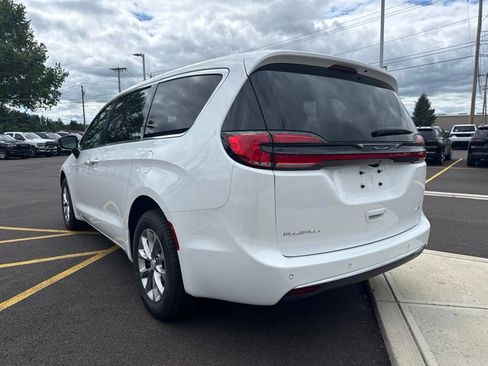 New 2027 Chrysler Pacifica Select AWD/4WD image 5
