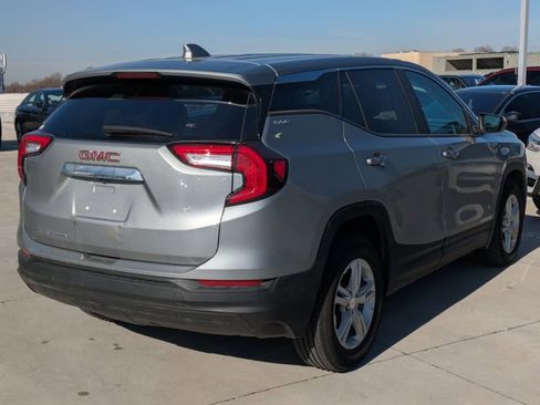 Used 2024 GMC Terrain SLE image 5