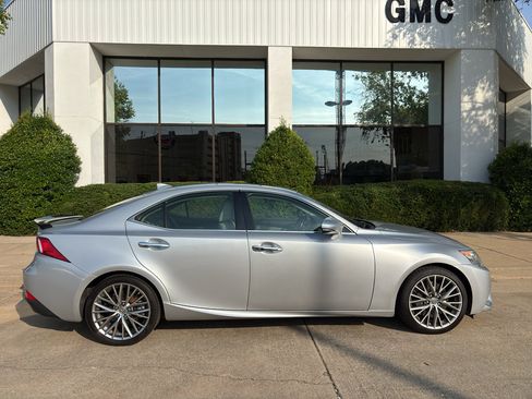 Used 2016 Lexus IS 200t RWD image 9