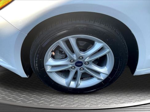 Used 2018 Ford Fusion SE FWD image 32