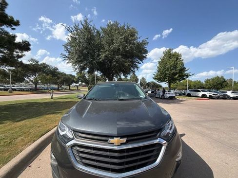 Used 2021 Chevrolet Equinox LS w/ LS Convenience Package FWD image 2