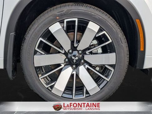 New 2026 Mitsubishi Outlander SEL image 32