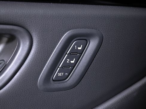 Used 2025 Honda Pilot EX-L image 22