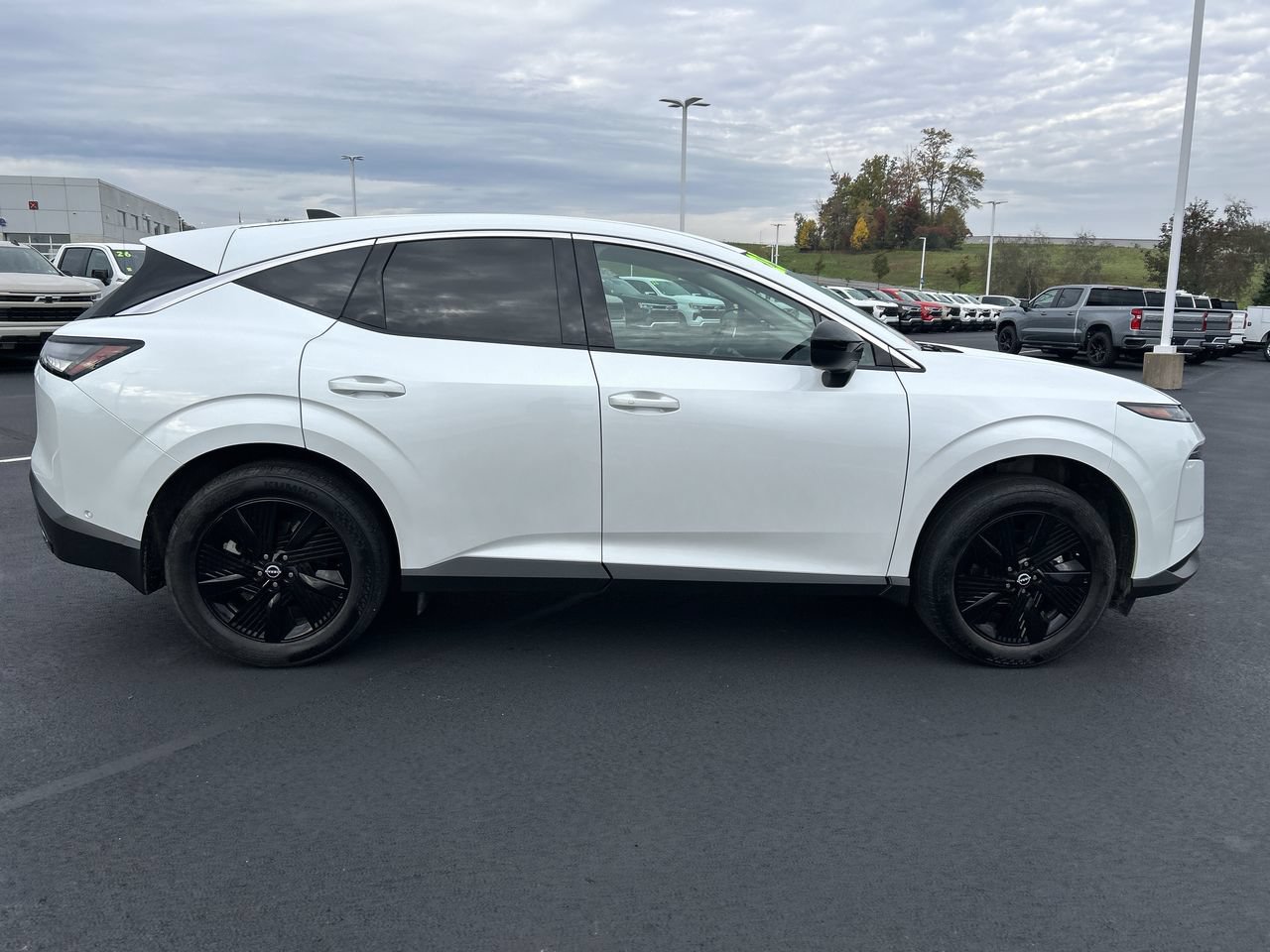 Used 2025 Nissan Murano SV AWD/4WD image 8