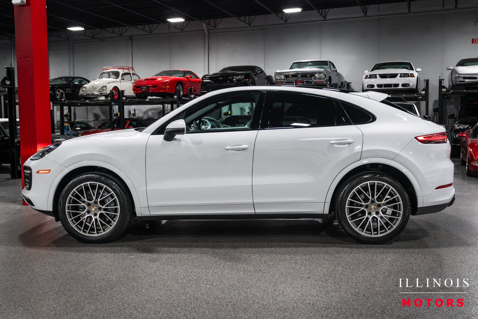 Used 2022 Porsche Cayenne Platinum Edition AWD/4WD image 2