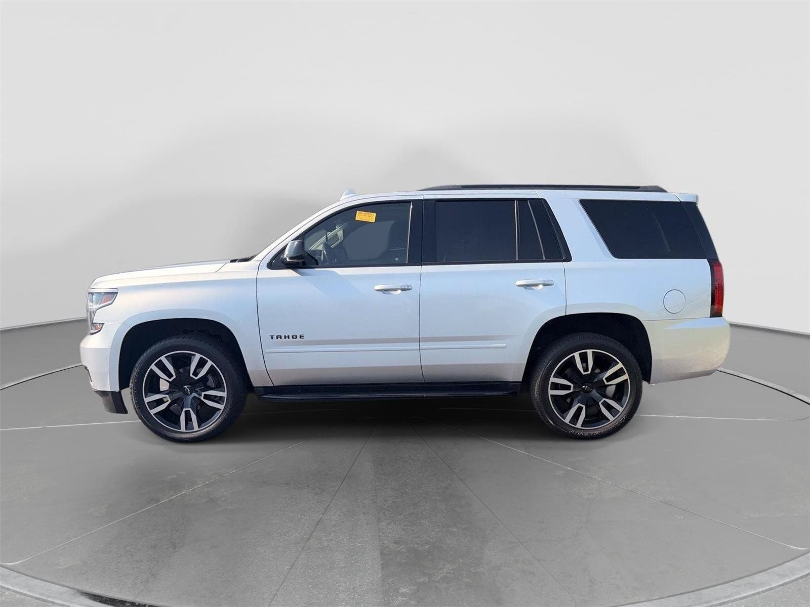 Used 2019 Chevrolet Tahoe Premier RWD image 2