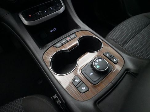 Certified 2023 GMC Acadia SLE w/ Driver Convenience Package image 17