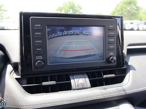 Used 2019 Toyota RAV4 LE FWD image 22