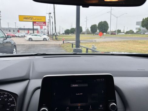 Used 2025 Nissan Rogue SV AWD/4WD image 17