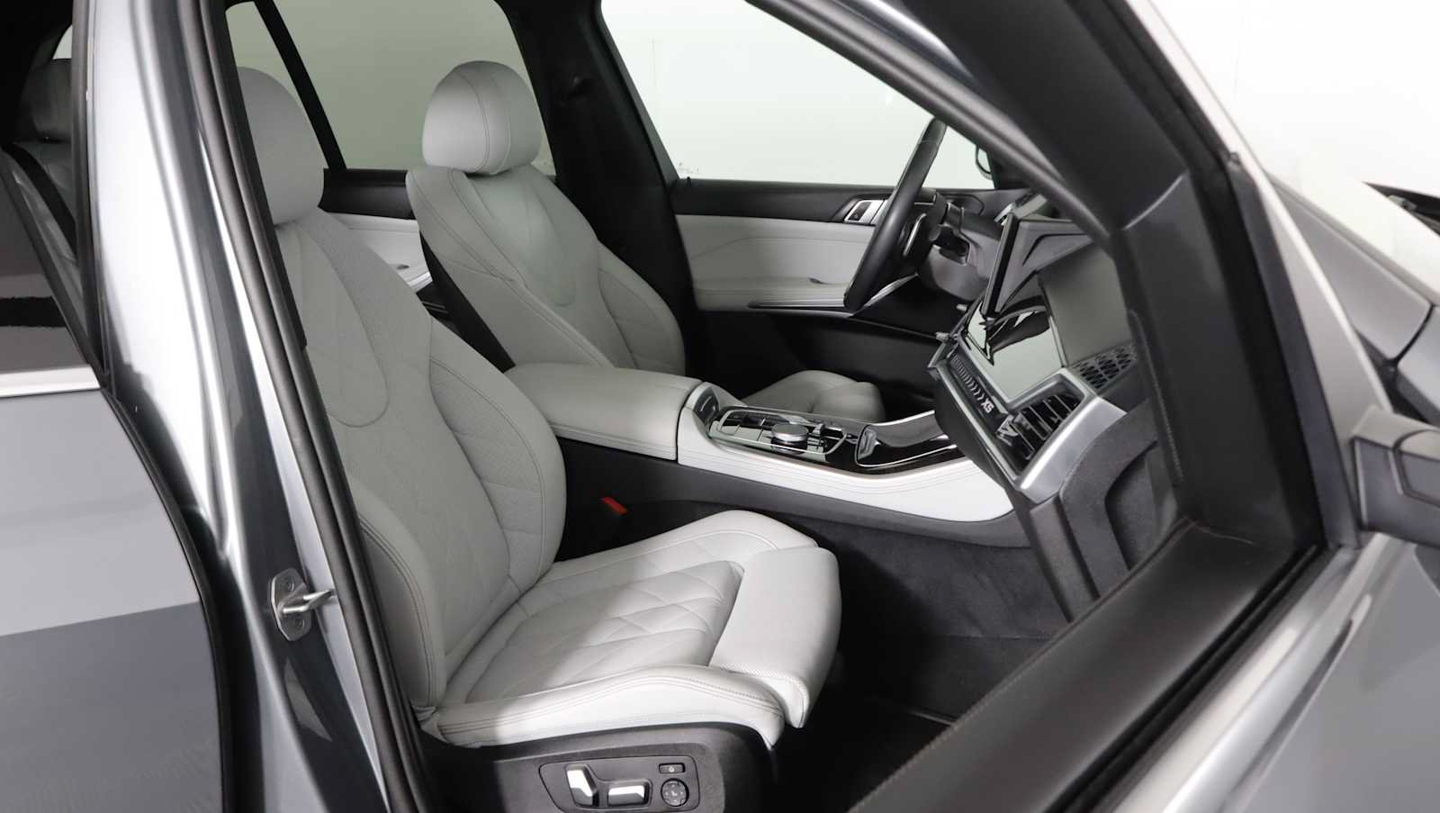 Used 2024 BMW X5 xDrive40i w/ Parking Assistance Package AWD/4WD image 9