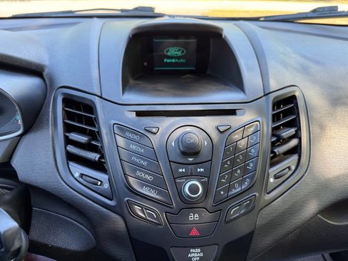 Used 2014 Ford Fiesta SE image 29