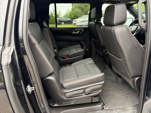 Used 2023 Chevrolet Suburban Premier w/ Premium Package 2 AWD/4WD image 10