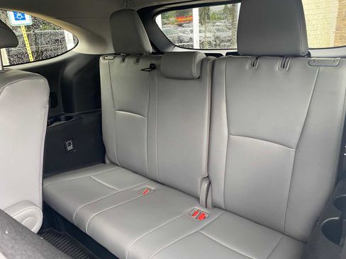 Used 2020 Toyota Highlander XLE AWD/4WD image 11