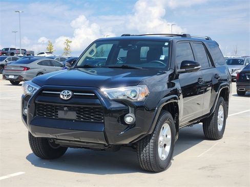 Used 2022 Toyota 4Runner SR5 Premium image 4